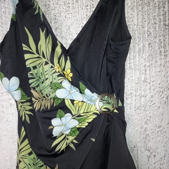 JANTZEN Ruched Tummy Control One Piece Swimsuit - Picture 3 of 6